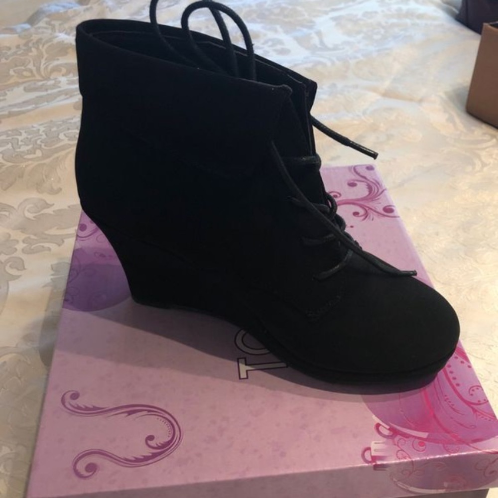 Hardly Worn Black Booties